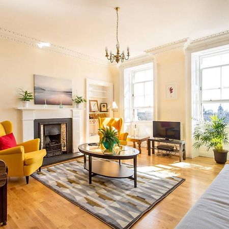 ALTIDO Retro Castle Retreat 2Bed  Apartment Edinburgh Exterior foto