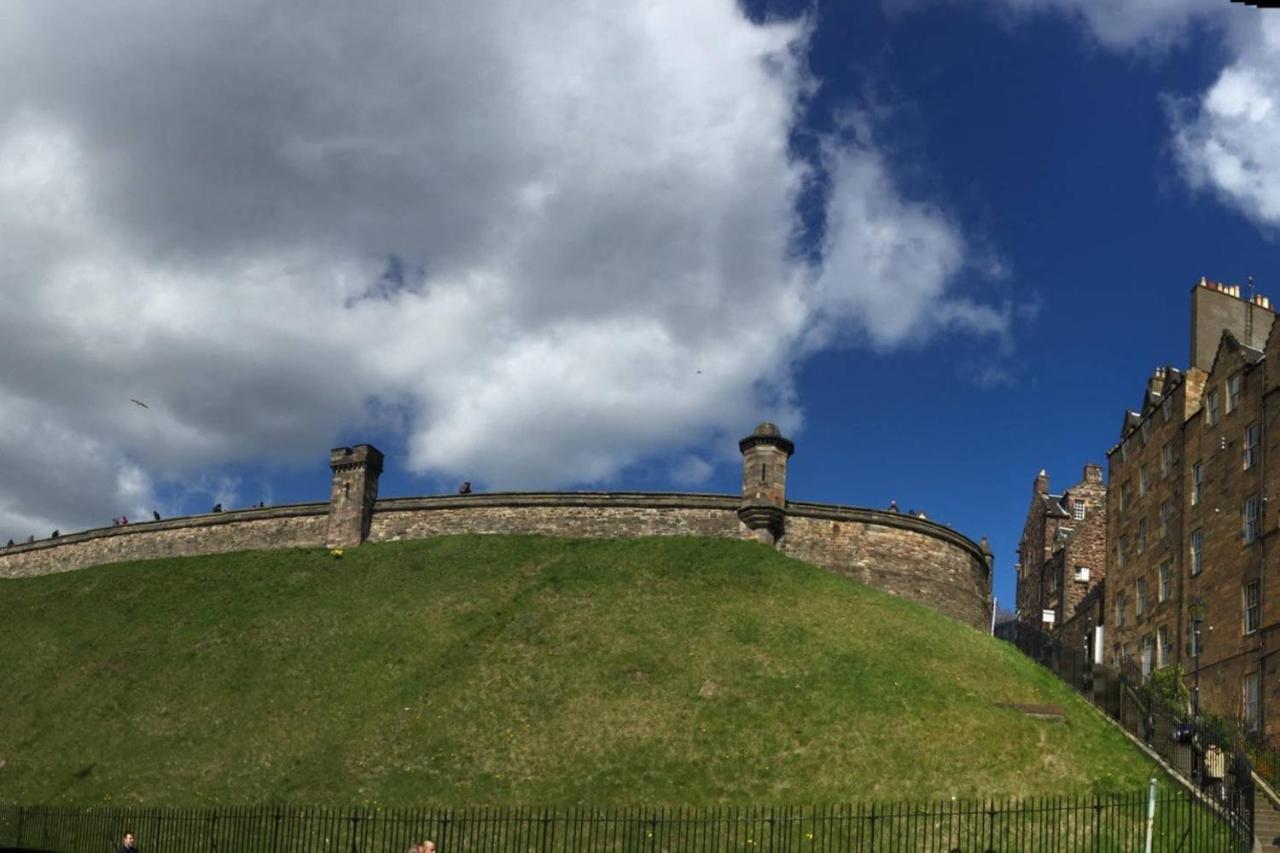 ALTIDO Retro Castle Retreat 2Bed  Apartment Edinburgh Cameră foto